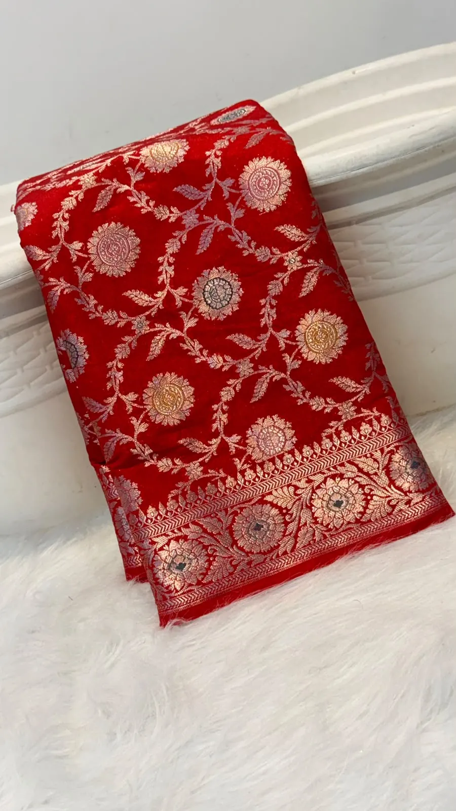 Red banarasi katan silk meenakari jaal saree, view 4