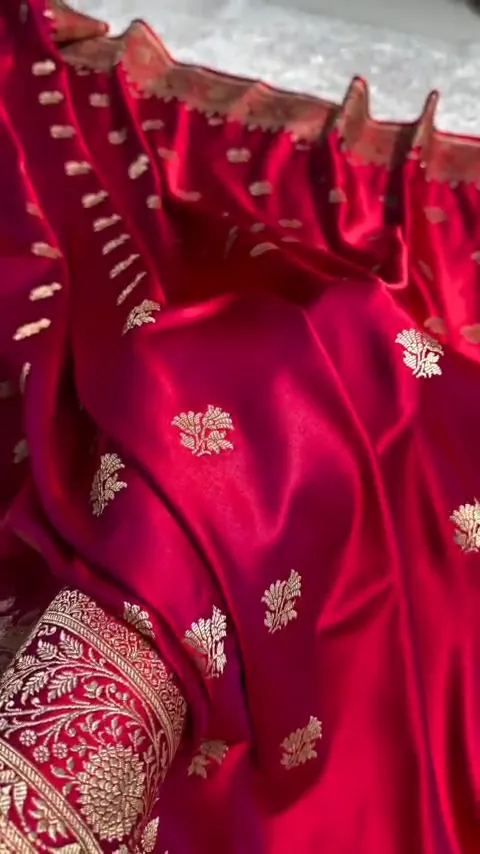 Video of the red banarasi mashru silk butta saree showing the drape and zari